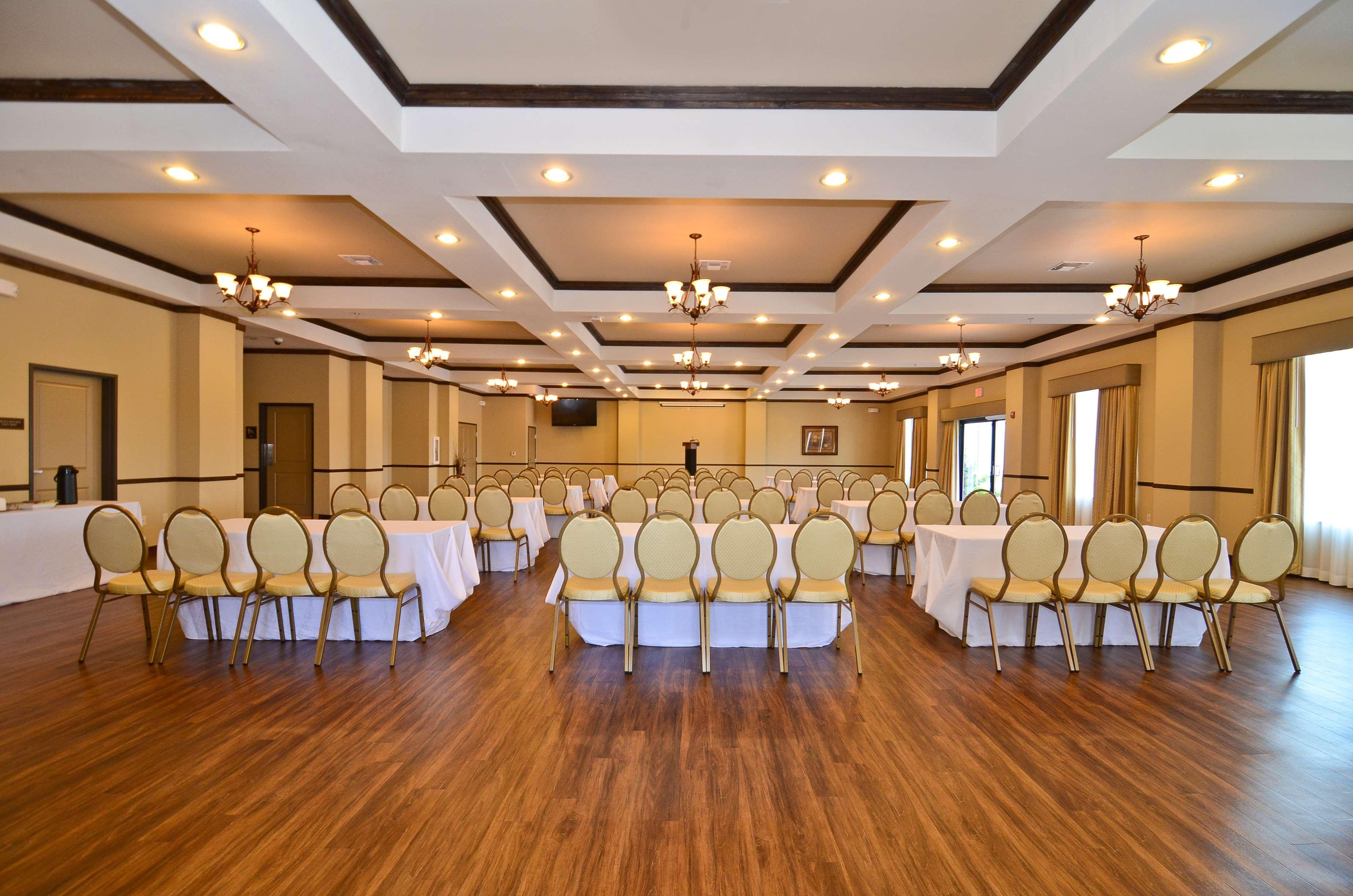 Best Western Plus Emory At Lake Fork Inn & Suites Perniagaan gambar