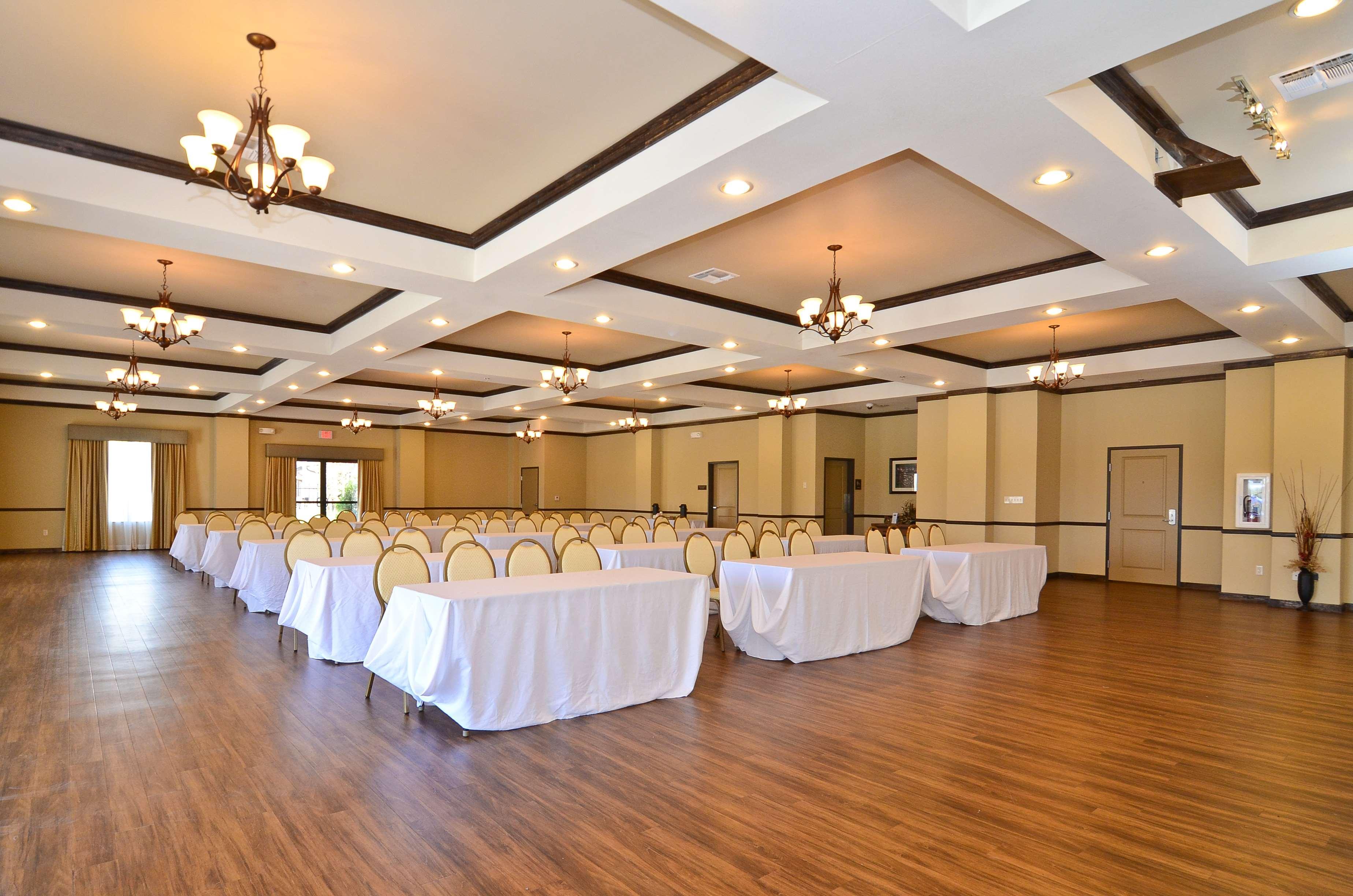 Best Western Plus Emory At Lake Fork Inn & Suites Perniagaan gambar