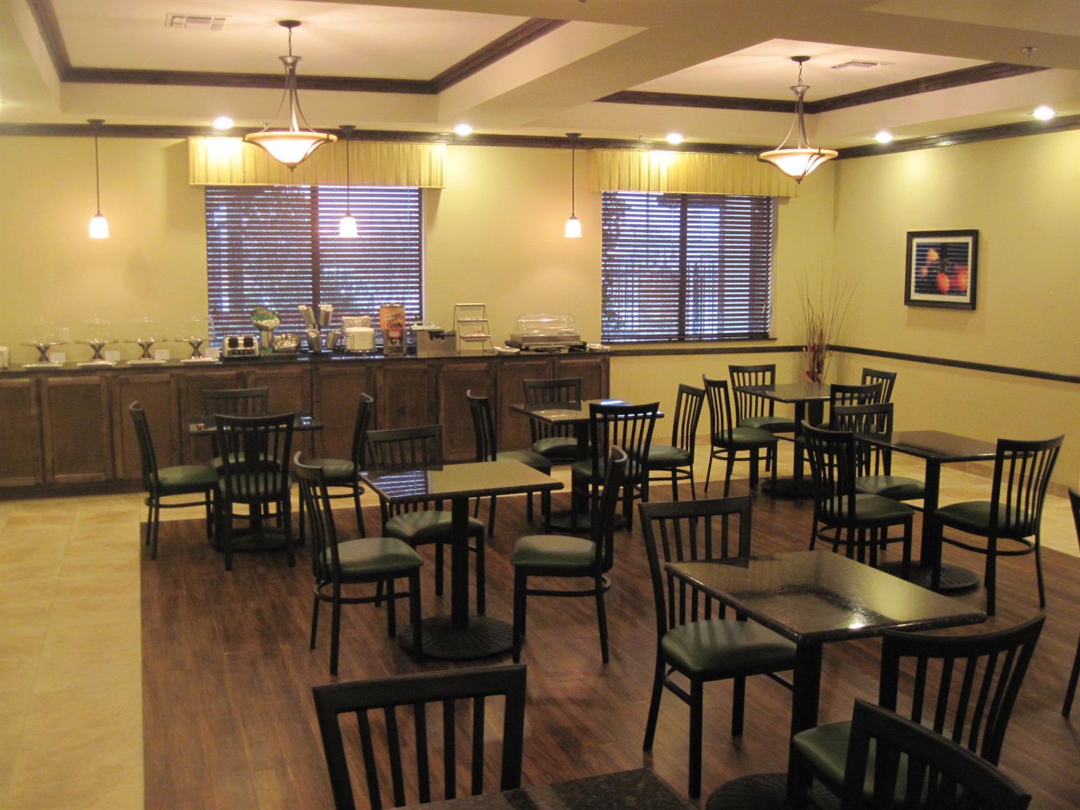 Best Western Plus Emory At Lake Fork Inn & Suites Restoran gambar